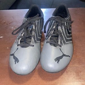 Puma cleats, worn three times size 4 in kids